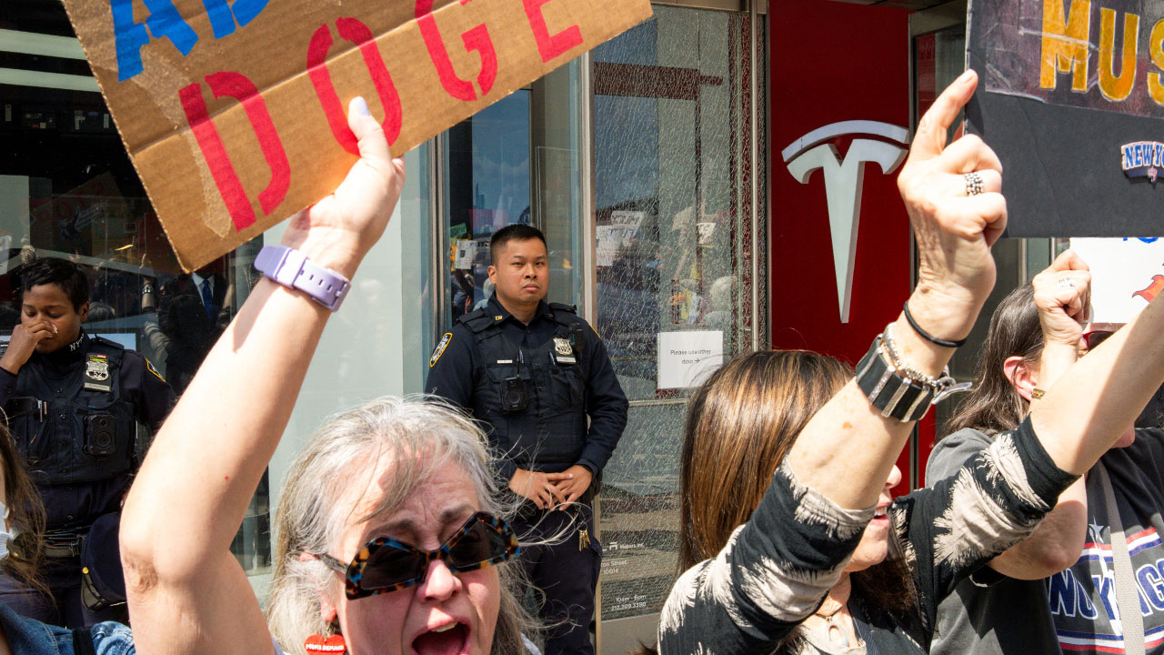 '머스크 반대' 전세계로 확산‥테슬라 매장 곳곳에 시위대 결집
