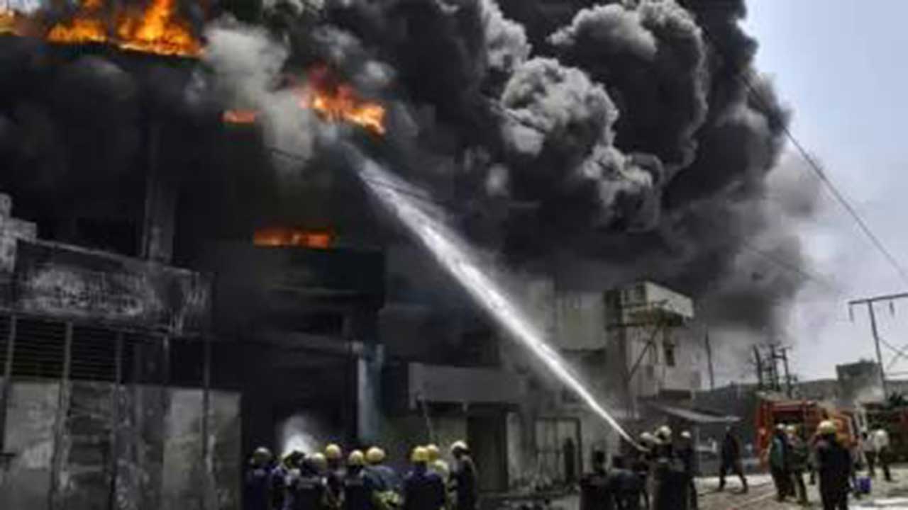 인도 폭죽공장서 또 대형 폭발‥어린이 4명 등 21명 사망