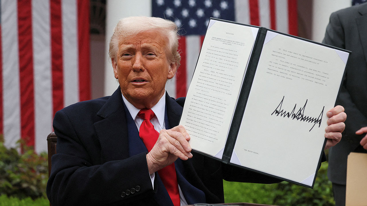 블룸버그 "미국의 대중국 평균 관세율 65%에 달할 것"