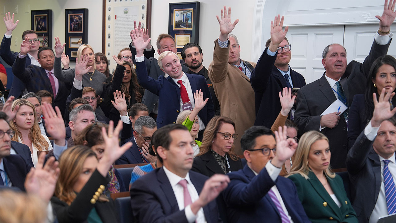 아부성 질문에 돌격대 노릇까지‥확 달라진 백악관 기자들 [World Now]