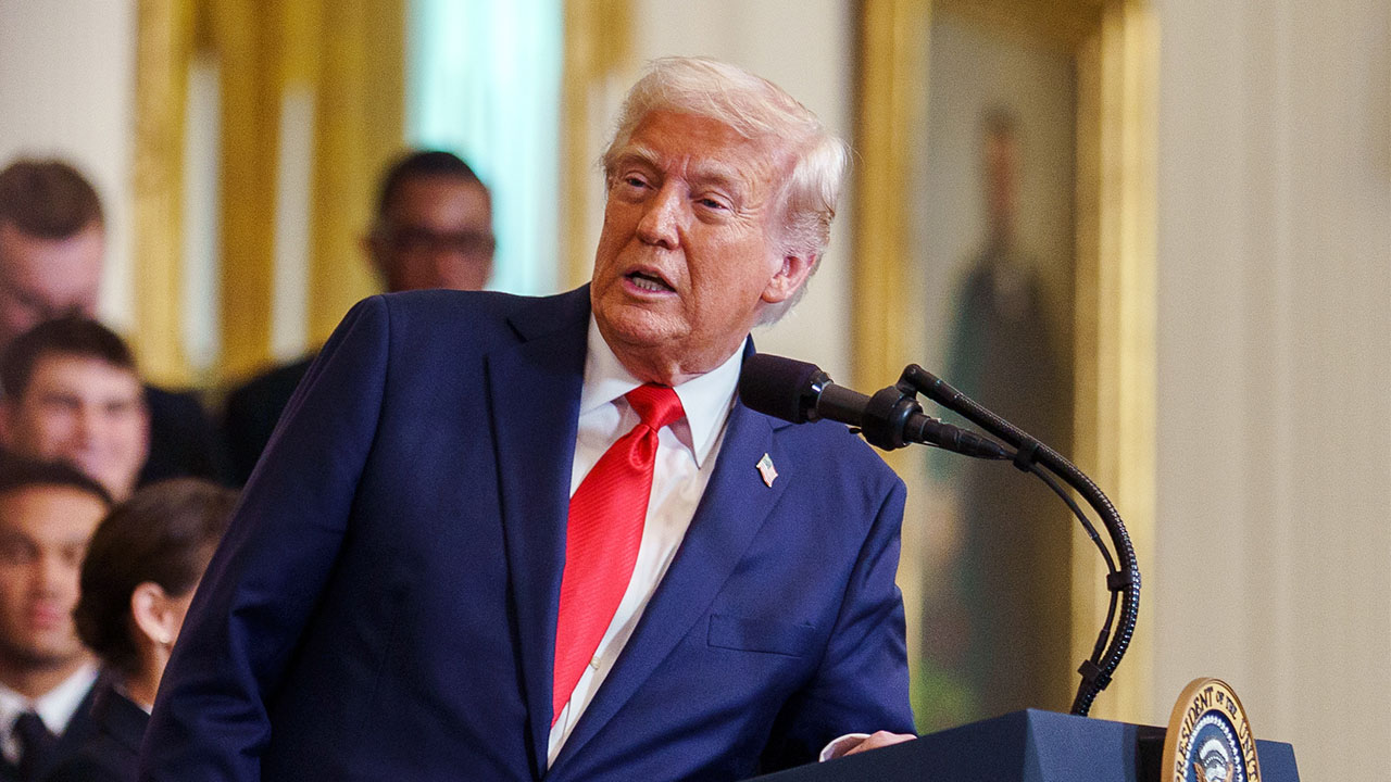 트럼프 지지율 42％로 급락‥"1기 때보다 가파른 추락"