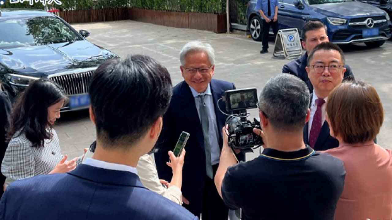 젠슨 황, 미국 첨단반도체 통제 속 중국행‥"계속 협력 희망"