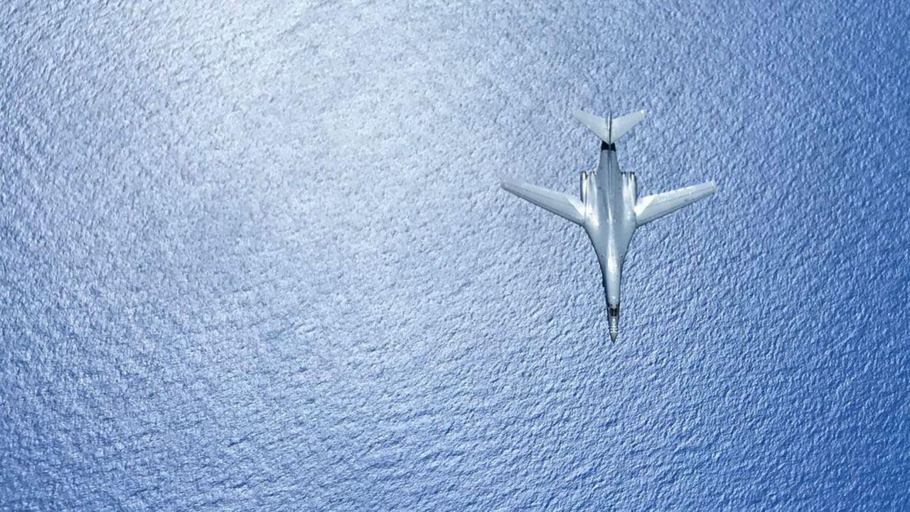 미국 본토에 있던 전략폭격기 일본 배치 "인태 지역 도전 대응"