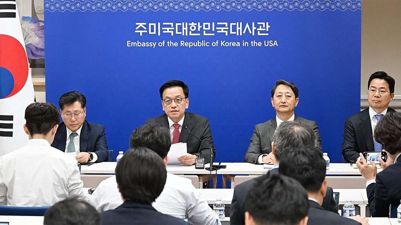 [속보] 안덕근 "라이브스코어 바카라사이트 FTA 재협상 얘기 나온 바 없다"