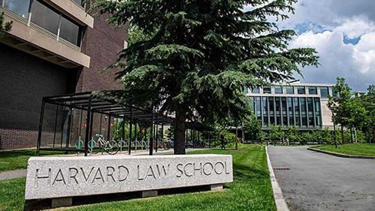 트럼프 정부, 오바마가 편집장 맡았던 '하버드 로 리뷰'도 조사