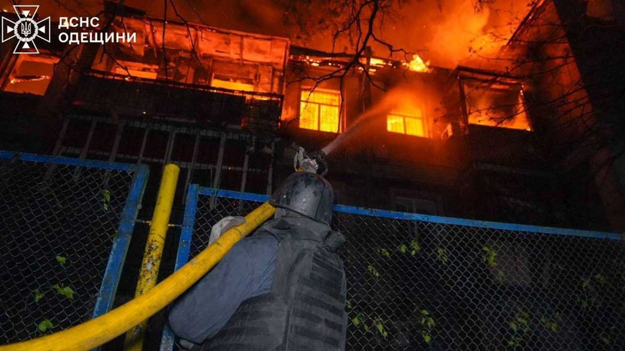 러, 미·우크라 광물협정 서명 직후 우크라 오데사 대규모 공습