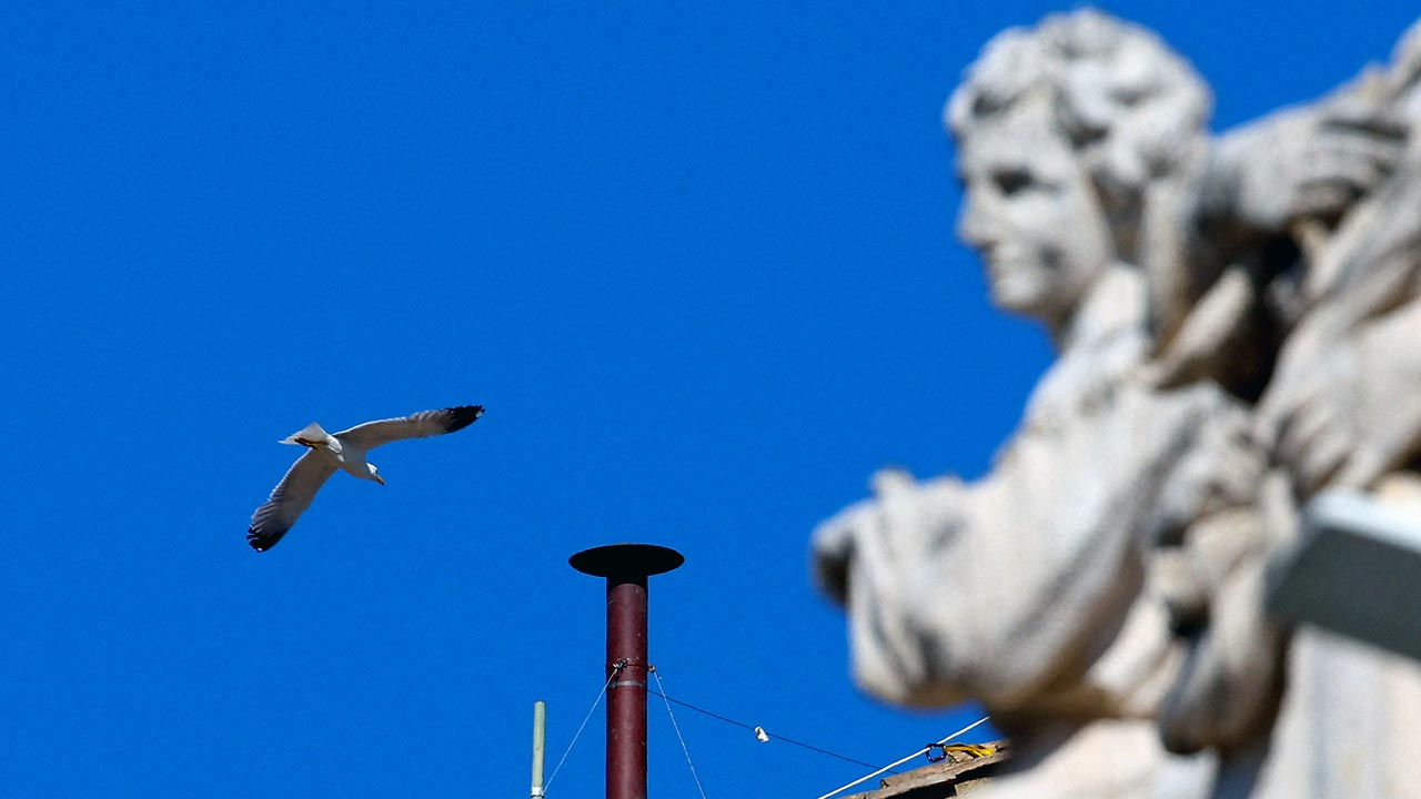 콘클라베 굴뚝 설치‥새 교황 선출 준비 박차