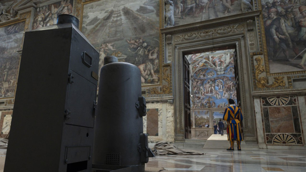'교황 선출' 콘클라베 투표용지 태울 난로 설치