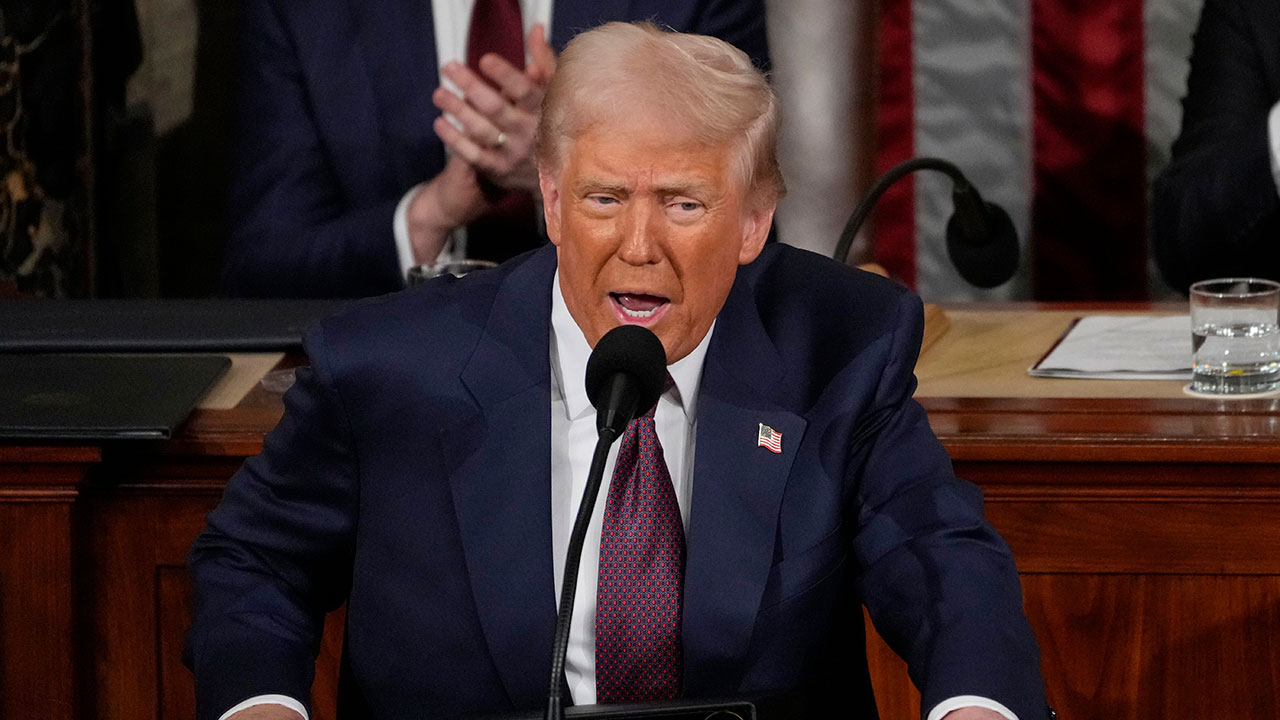 미군, 트럼프 생일날 대규모 군사 퍼레이드 확정