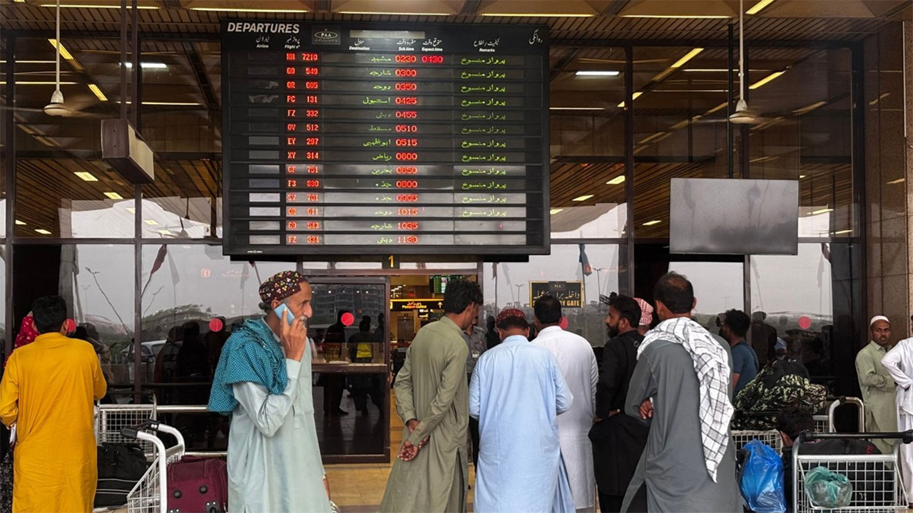 파키스탄군 "인도 미사일 날아올 때 파키스탄 영공에 한국 등 민항기 57대"