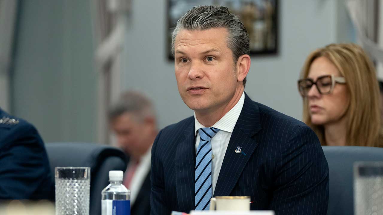 미국 국방 "'트랜스젠더 자진 신고' 군인 1천명 즉각 전역 시행"