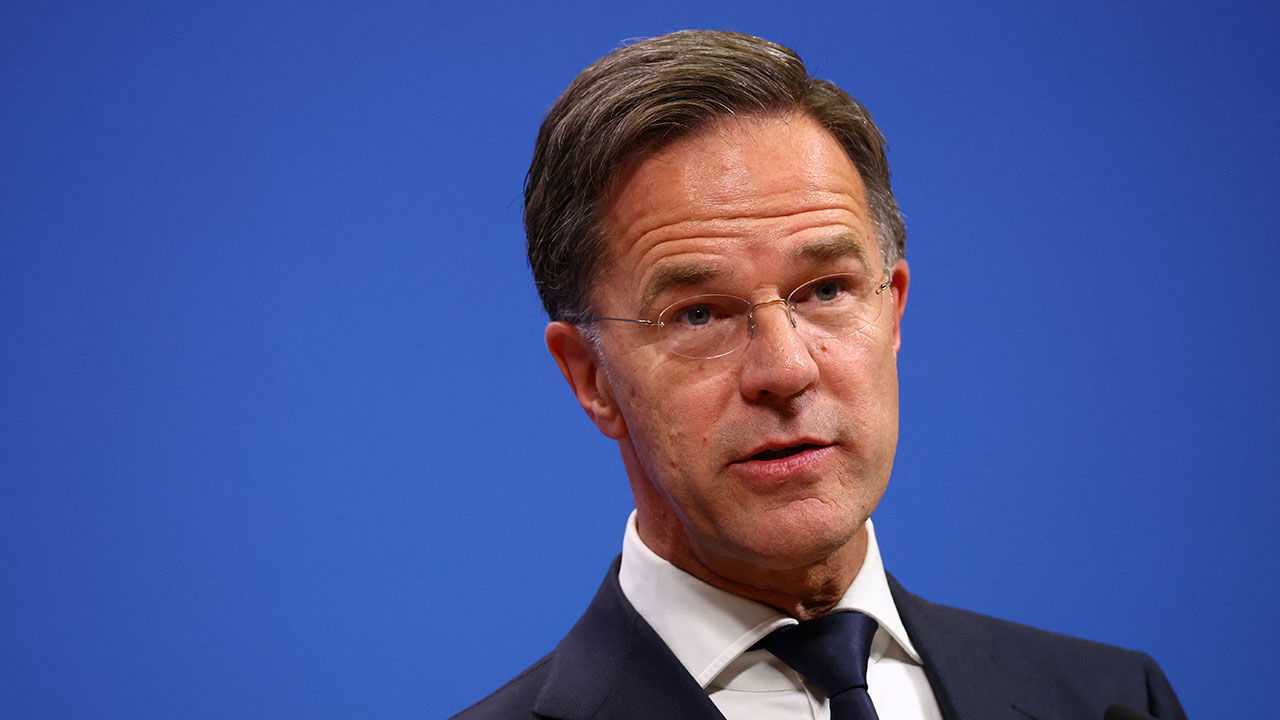 나토 사무총장, 2032년까지 국방비 GDP 5% 제안