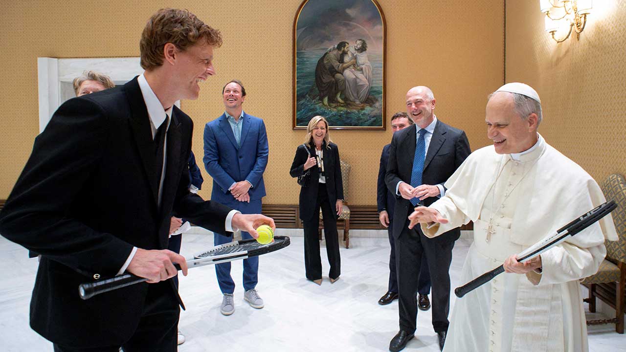 테니스 애호가 교황, '세계랭킹 1위' 테니스 스타 신네르 접견