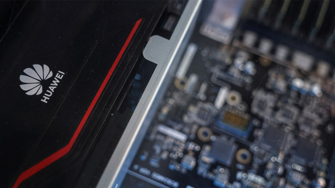 중국 "미 화웨이 반도체 제한조치 실행한 조직·개인에 법적 책임"