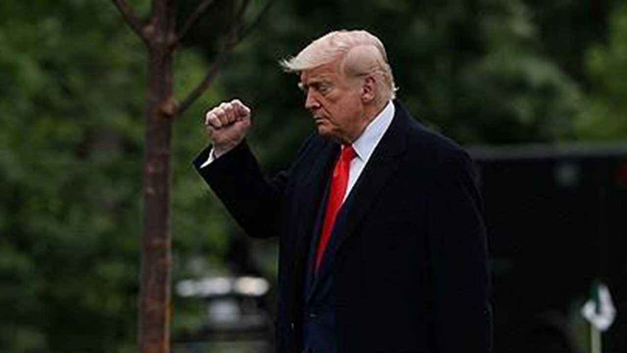 트럼프, 밈코인 투자자 초청 만찬‥시위대 "부패 행위" 비판