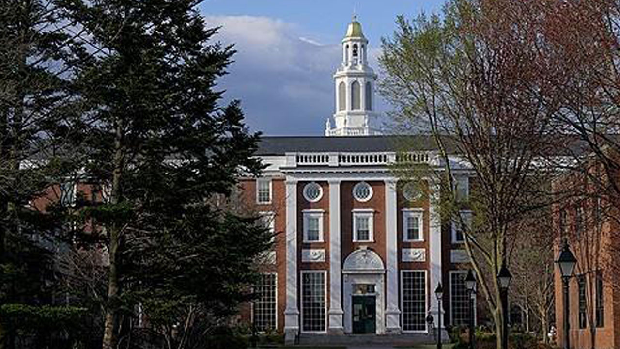 트럼프 정부, 하버드대 외국인 학생 등록 차단‥대학측 "불법"