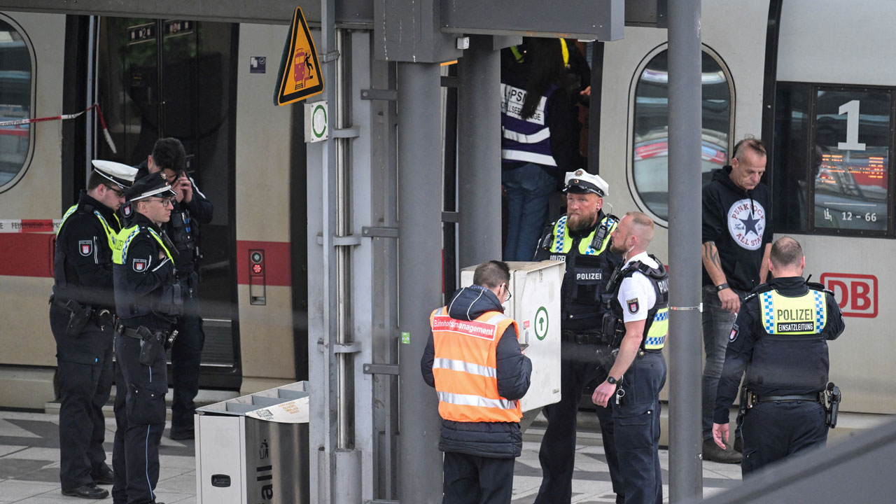독일 함부르크 기차역서 칼부림 12명 부상