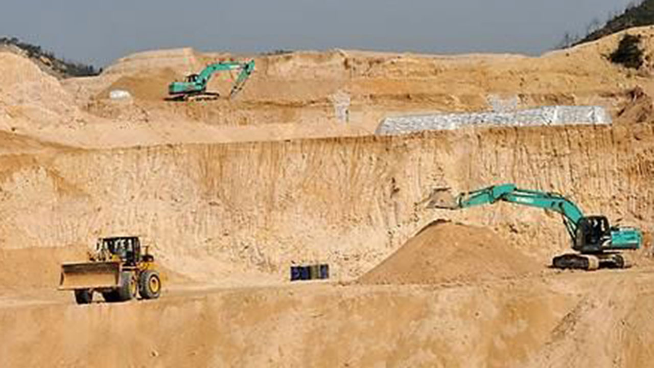 미 자동차 업계 "중국 희토류 통제로 자동차 공장 멈춰설 수도"