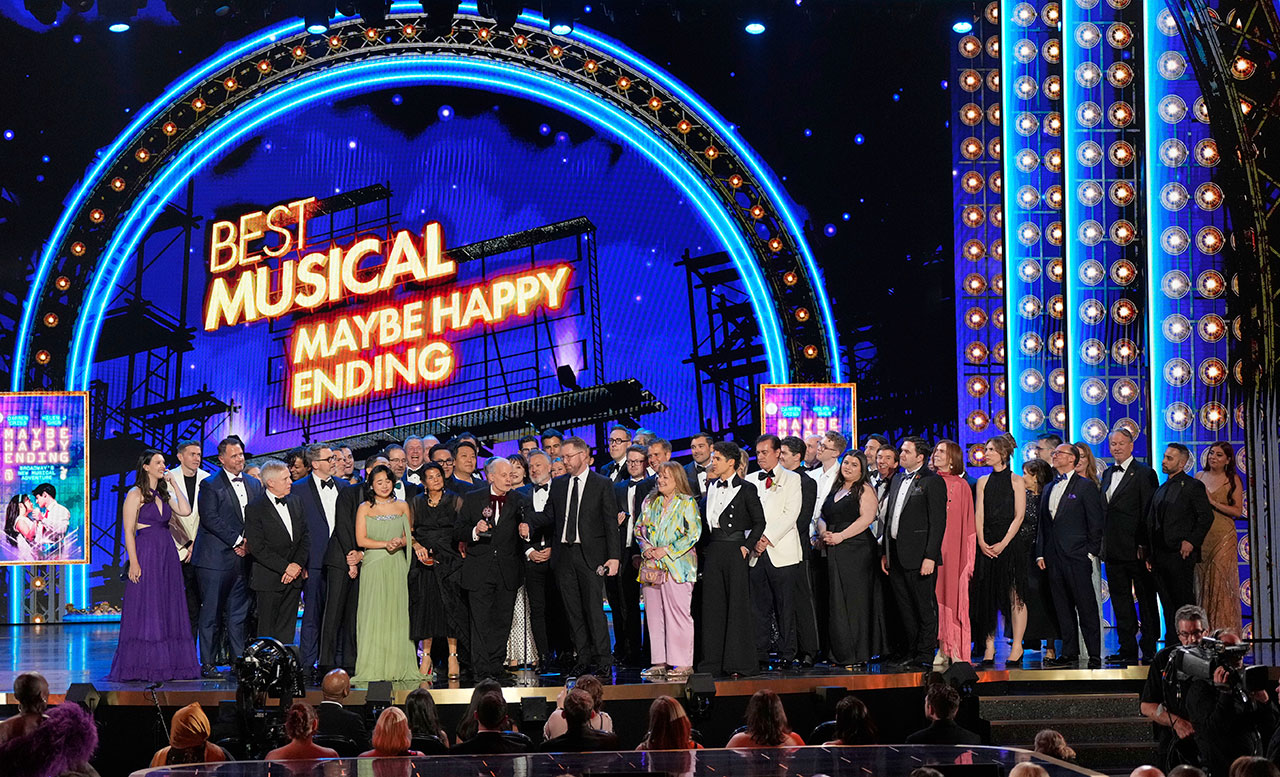 뮤지컬 '어쩌면 해피엔딩' 토니상 최우수 작품상 등 6개 부문 석권