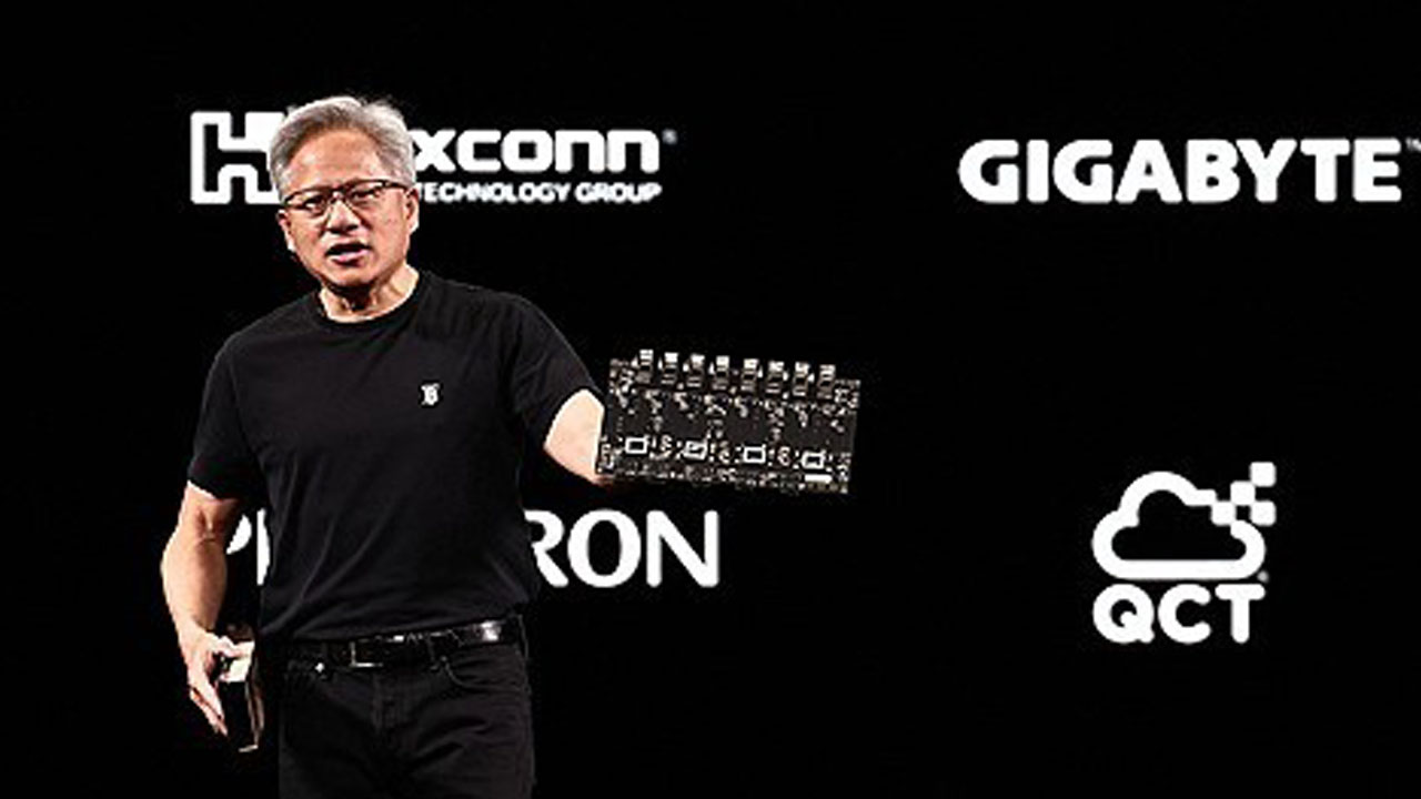 젠슨 황 "유럽에 최초의 산업용 AI 클라우드 만들 것"