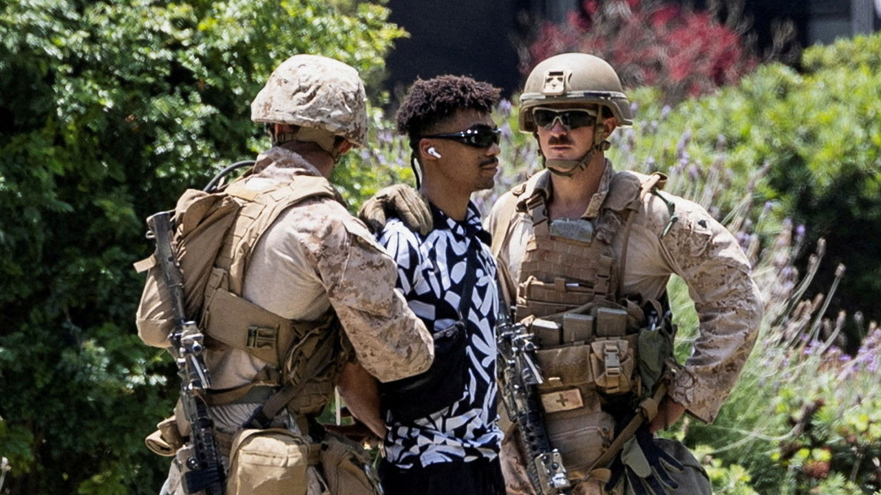 미 해병대 '이민단속 반대시위' LA 현장 투입…민간인도 체포