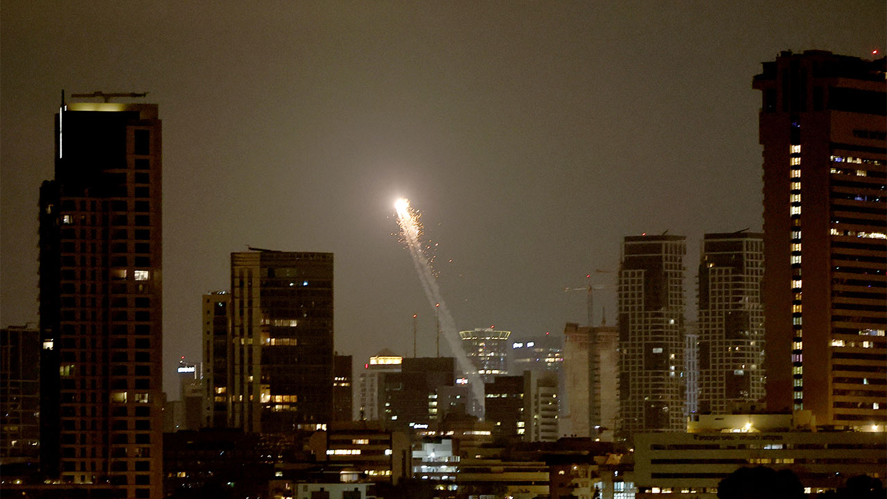 이란, 이스라엘에 대규모 공습 예고‥"신무기로 맹렬한 공격"