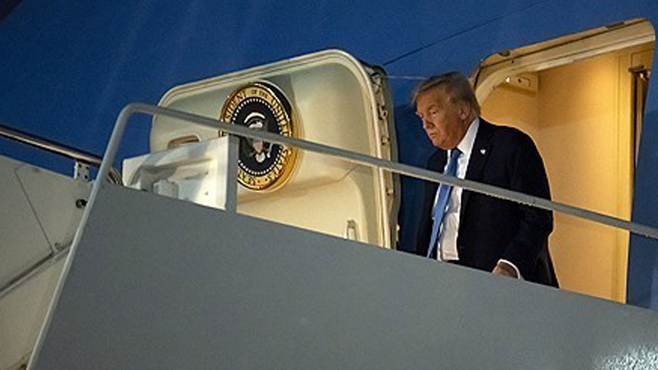 "'G7 조기귀국' 트럼프, 백악관 상황실서 국가안보팀과 회의"