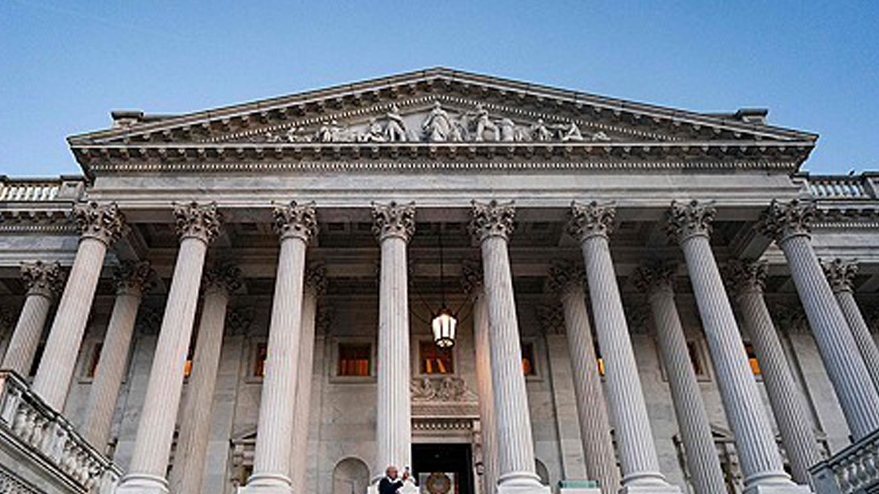 트럼프감세법안 미국상원 통과‥찬반 동수서 부통령 찬성표로 가결