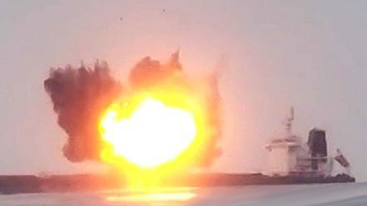 예멘 반군 "홍해서 또 화물선 공격해 침몰시켜"