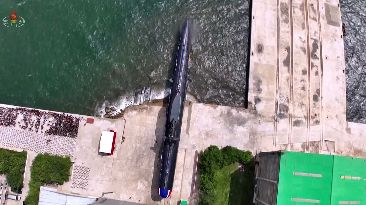 '전술핵공격잠수함'이라던 北김군옥영웅함, 공개 2년째 운용 안 해