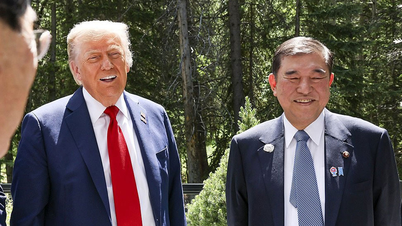 트럼프 "일본과 무역 합의‥상호관세 15%"‥자동차 관세도 절반 인하