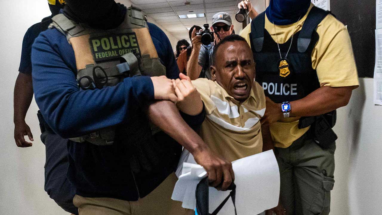 트럼프 행정부, 법원서 또 패배‥"지자체에 이민 단속 강요 안 돼"