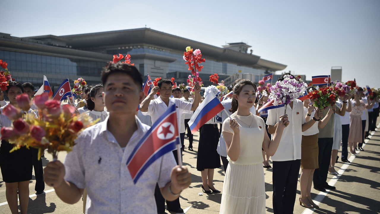 북러 항공 연결‥모스크바발 첫 직항 여객기 평양 착륙