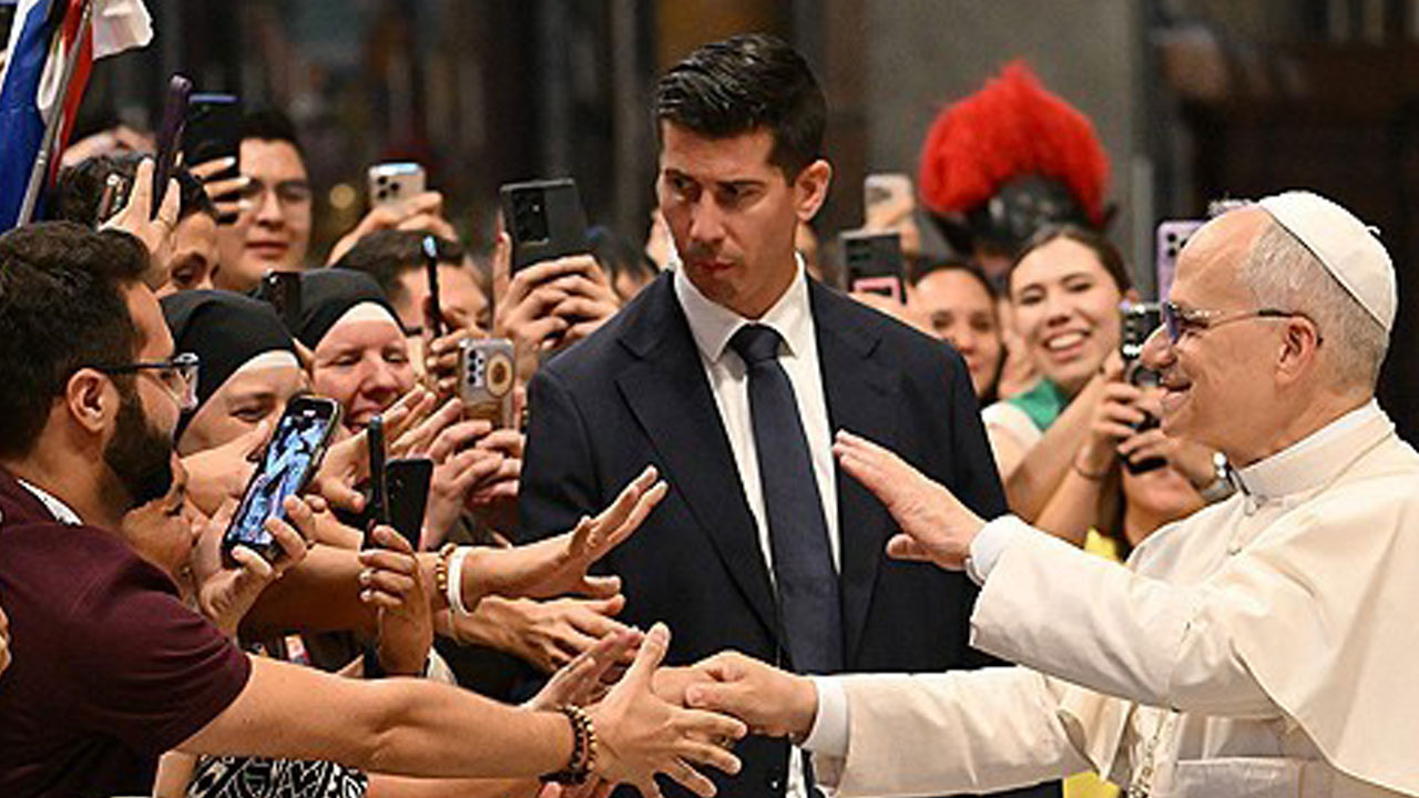 인플루언서들 만난 레오 14세 "마음의 만남 창조하라"