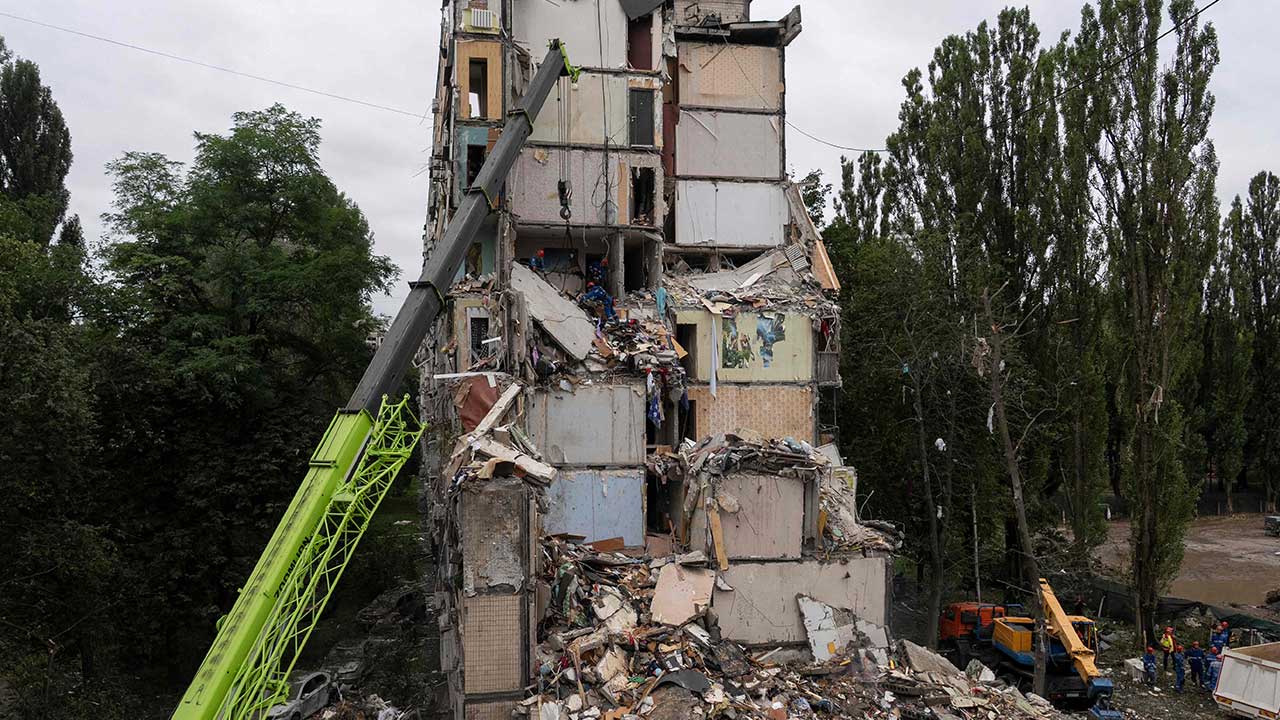 우크라, 러 정유시설·비행장에 드론 공습