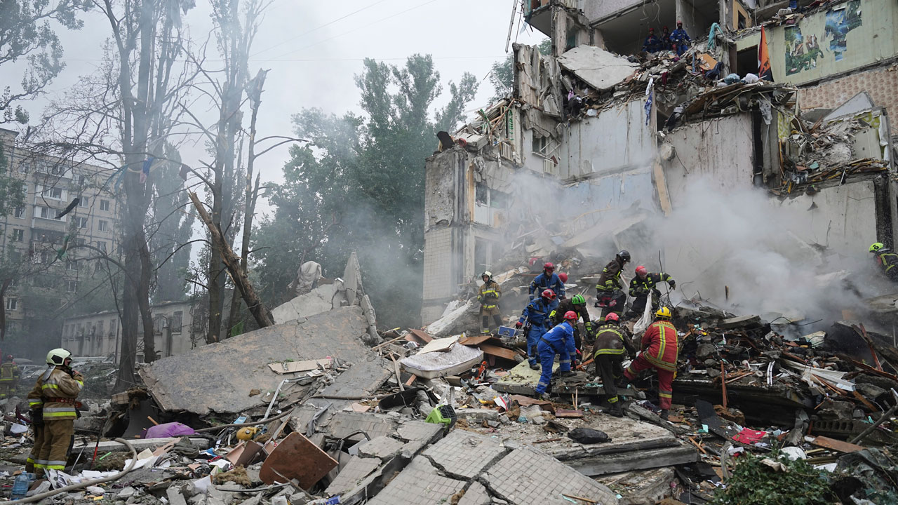 러, 트럼프 '휴전 최후통첩'에도 키이우 또 폭격‥31명 사망·159명 부상