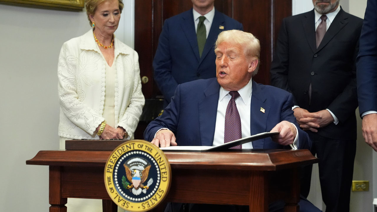 트럼프, 러 메드베데프 '핵위협'에 "핵잠수함 두 대 배치 지시"