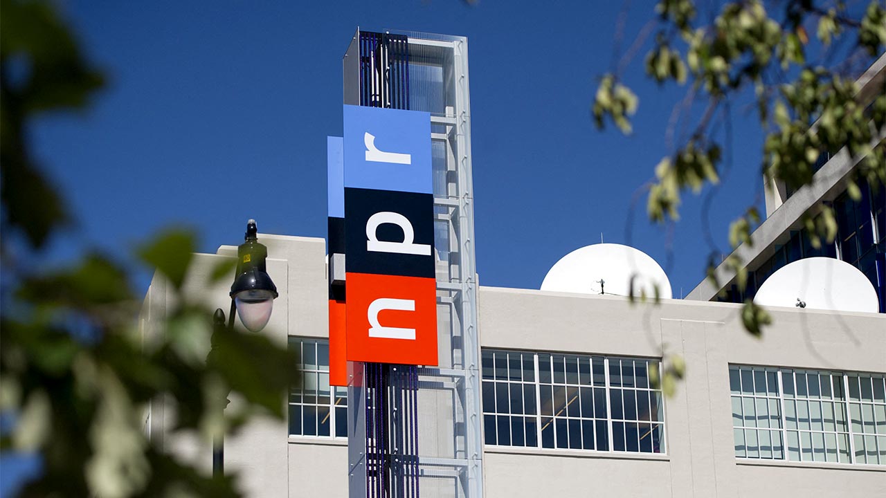 58년 역사 미국 공영방송공사, 트럼프 공격 끝에 결국 문 닫아