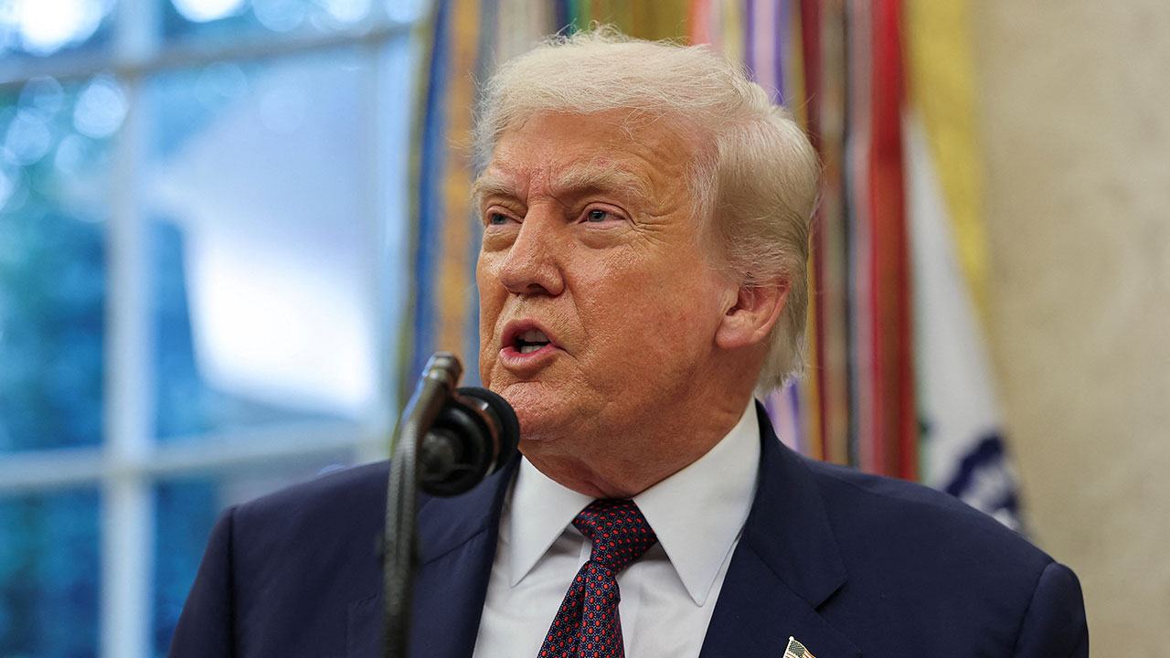 트럼프 "반도체에 100% 관세 부과할 것"