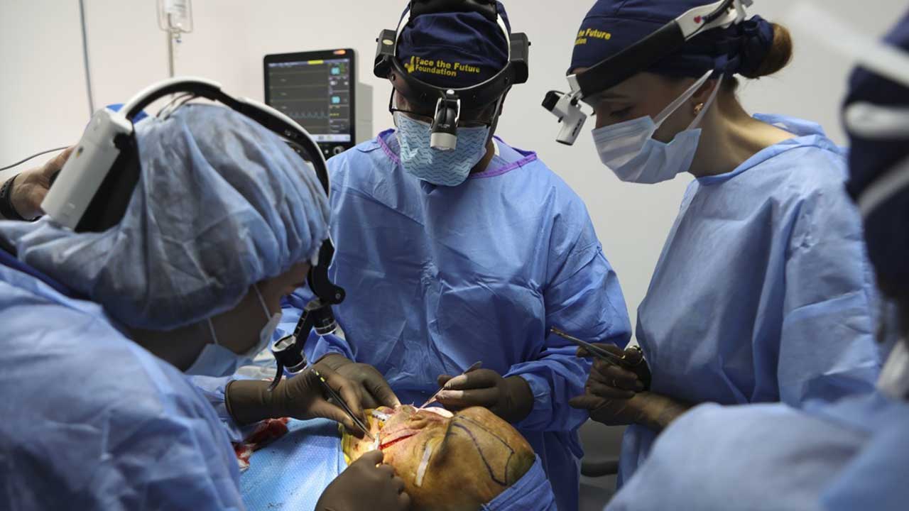 '얼굴 부상' 우크라이나 군인, 3D 프린팅 기술로 안면 재건