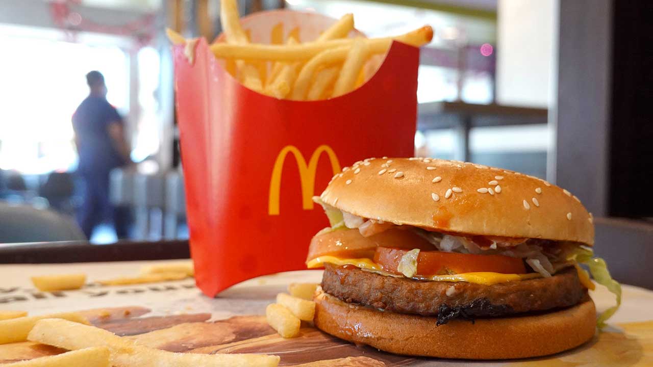 미국 맥도날드 찾는 저소득층 '두 자릿수' 줄었다‥"부정적 소비심리"