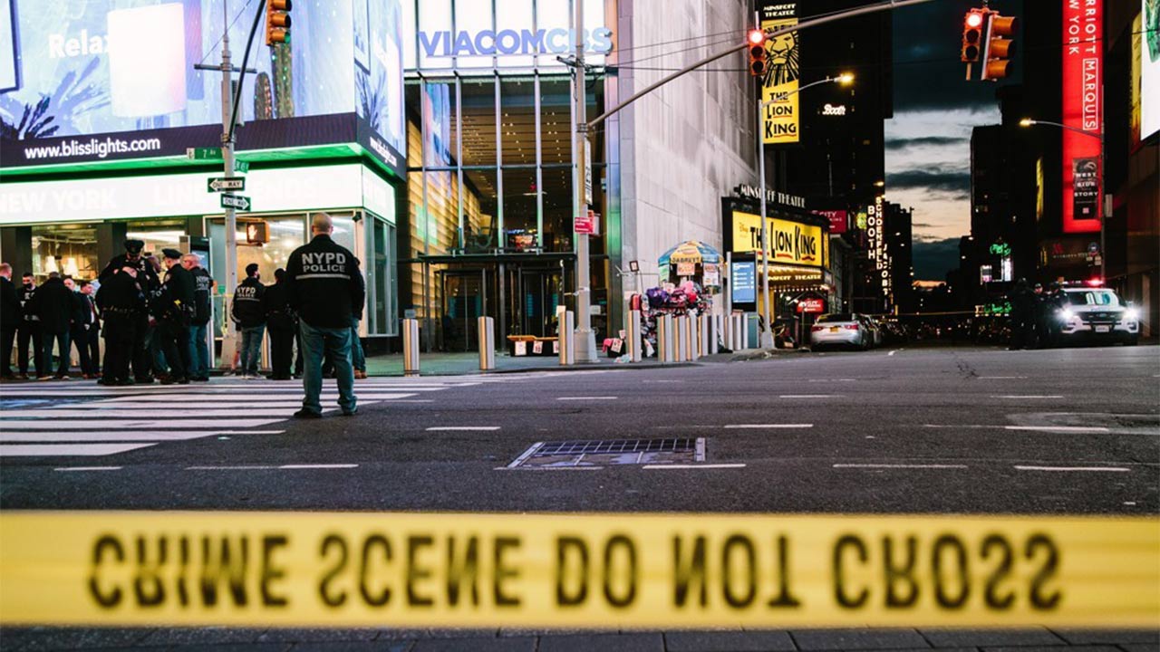 미 뉴욕 타임스 스퀘어서 새벽 총격 사건‥3명 부상