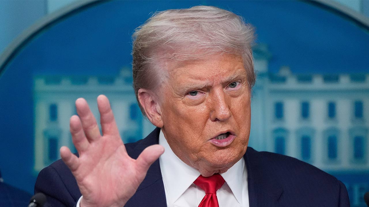 일본 경제학자 "트럼프 '제조업 부활' 정책, 아베노믹스 닮아‥자멸적인 행위"