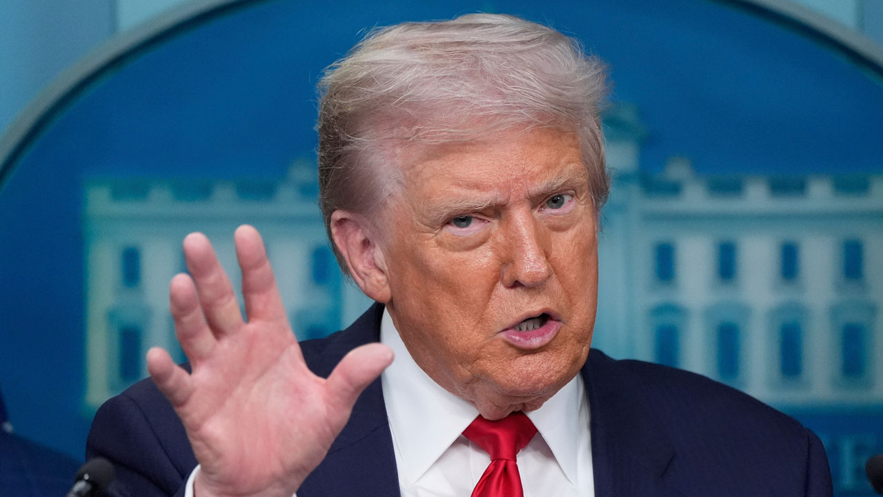 트럼프 "푸틴과 건설적 대화 뒤 푸틴·젤렌스키 회담 추진"