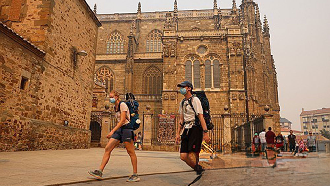 스페인 폭염과 최악의 산불에 '산티아고 순례길'도 일부 폐쇄