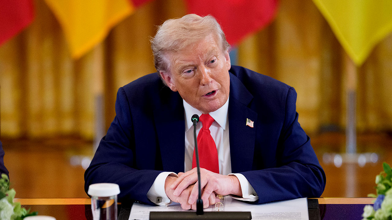 "트럼프, 우크라·유럽 정상과 회담 중간에 푸틴과 통화"