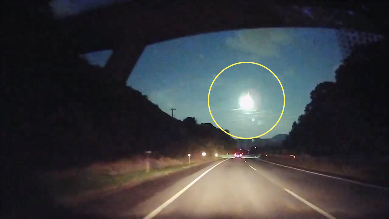 아사히 "19일 밤 낙하 화구, 히로시마형 원자폭탄 10분의 1 수준급 위력"