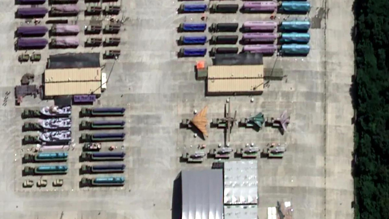 중국 전승절 열병식 선보일 '美 공격 가능' 무기, 위성사진에 포착