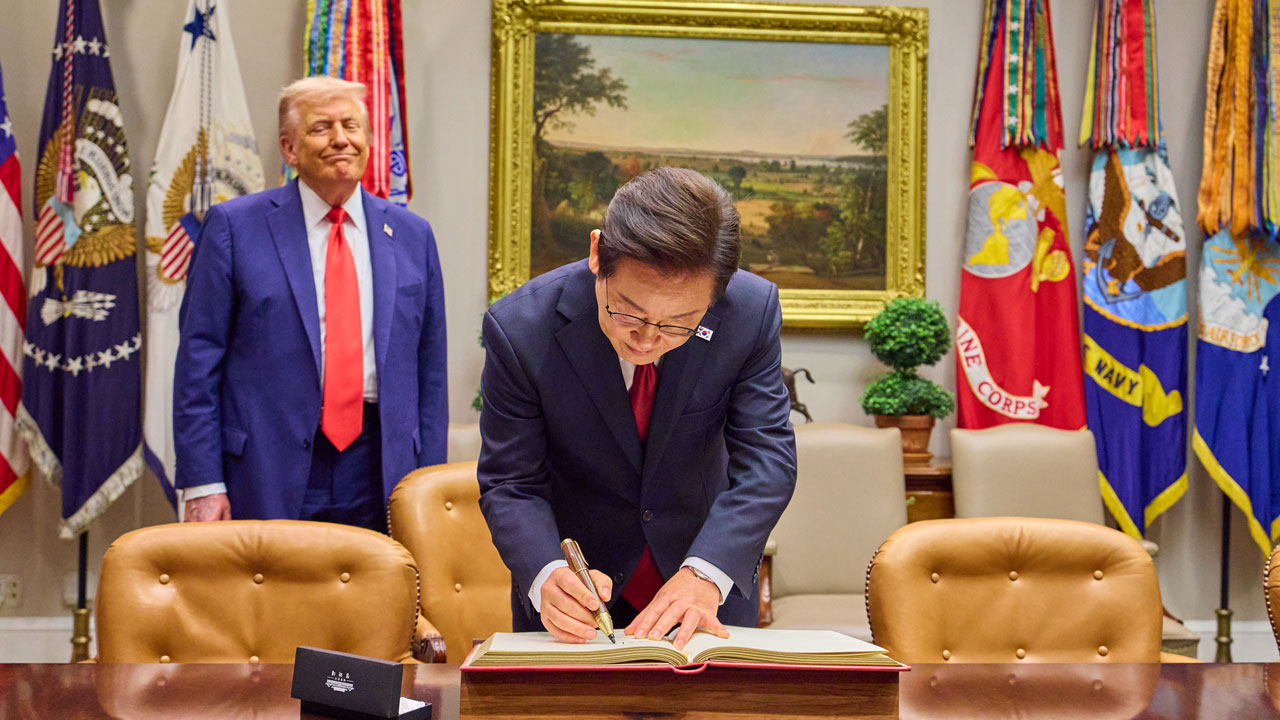 미국 언론 "'거래의 기술' 공부한 이 대통령, 칭찬공세로 승점"