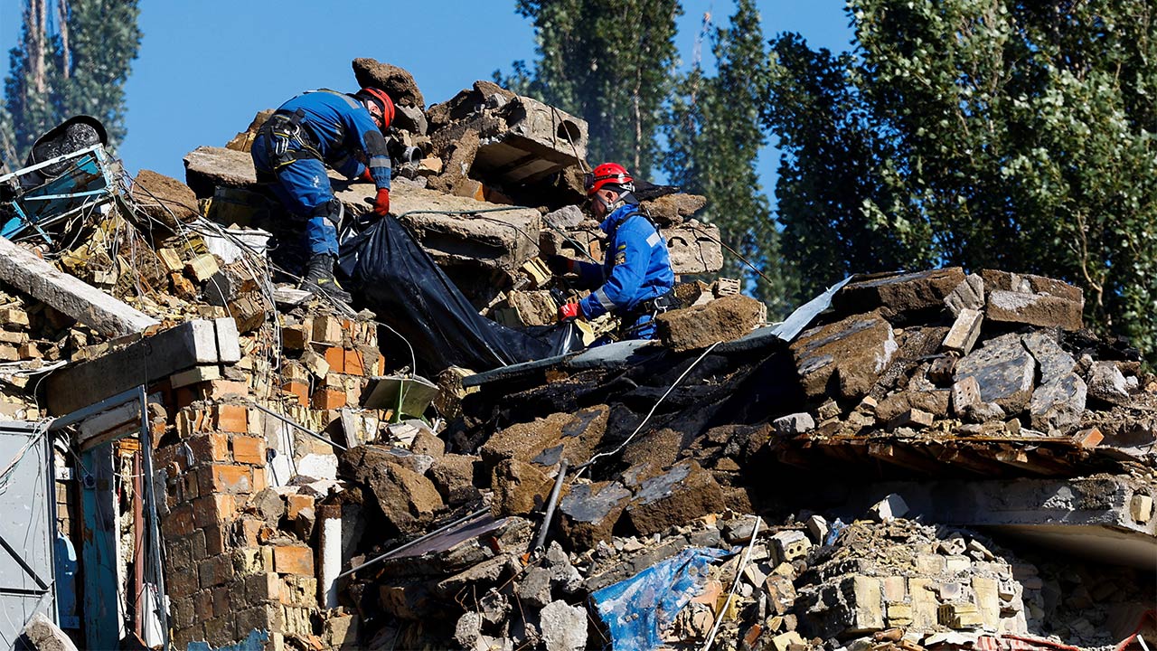 러, 우크라이나 수도 대대적 한밤 공격‥최소 10명 사망, 48명 부상 